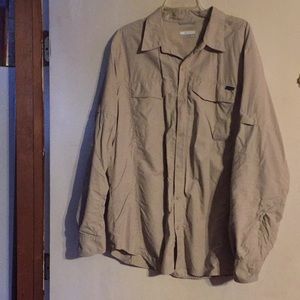 Men’s Columbia lightweight shirt- Size XL